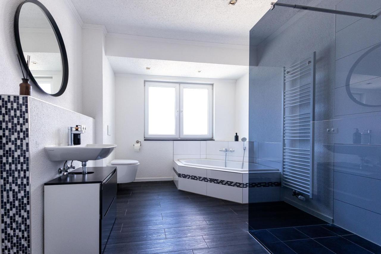 Design Apartment Zentral Fuer 6 In Andernach: Ausblick, Wifi, Kueche Экстерьер фото